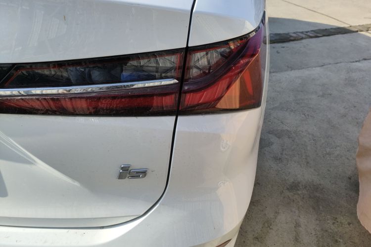 荣威i5 2026款 1.5L CVT豪华版车身外观9