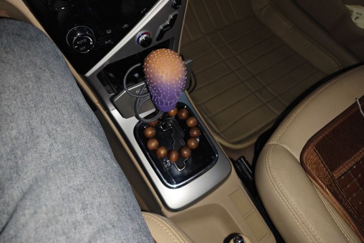 长城C30 2013款 1.5L CVT豪华型中控内饰18