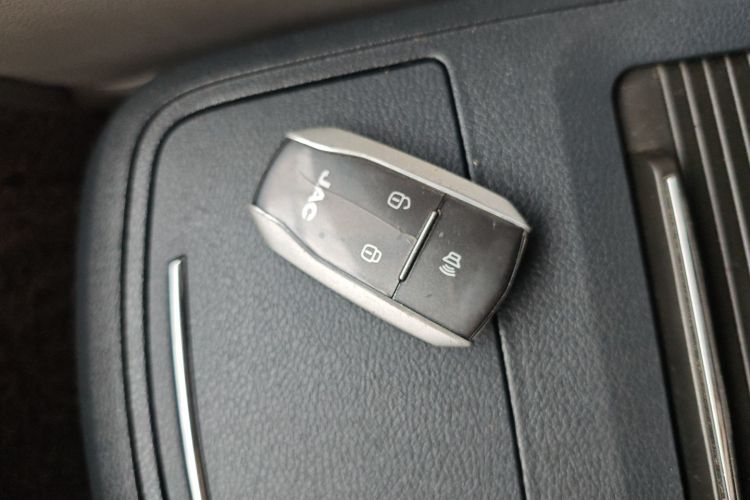 江汽集团 瑞风M5 2016款 2.0T 汽油自动公务版中控内饰7001