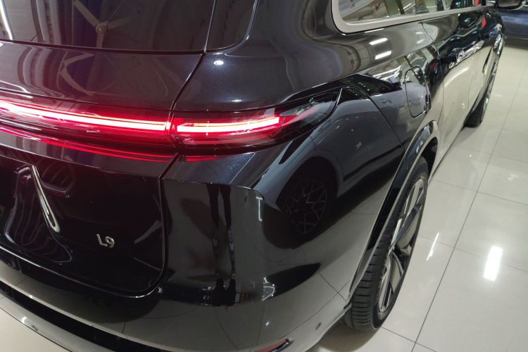 理想汽车 理想L9 2025款 Ultra 智能焕新版车身外观9