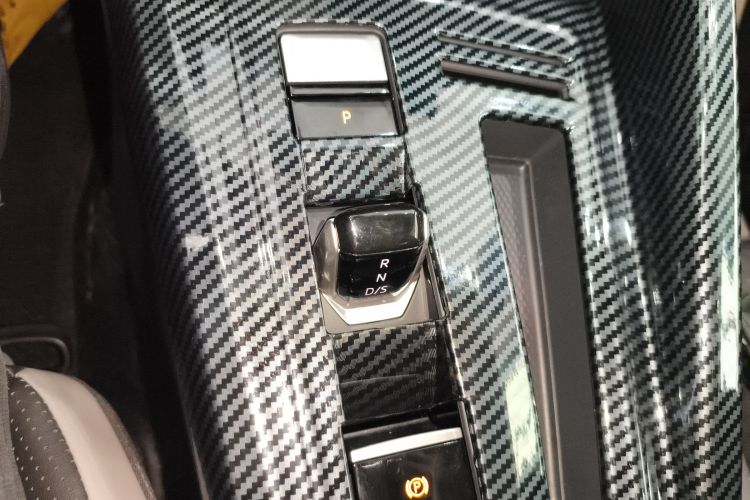 大众 高尔夫 2025款 300TSI Pro中控内饰18