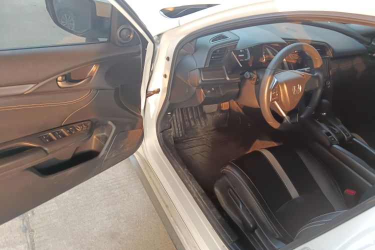 本田 思域 2021款 HATCHBACK 220TURBO CVT新锐控中控内饰7003