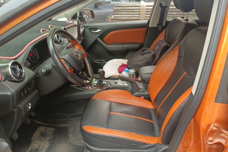 东南DX3 2016款 1.5L 手动尊贵型中控内饰19