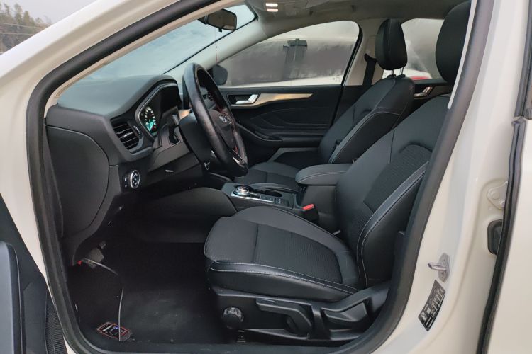 福特 福克斯 2020款 两厢 EcoBoost 180 自动锋潮型局部细节19