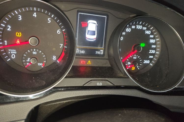 大众 迈腾 2017款 330TSI DSG 尊贵型中控内饰15