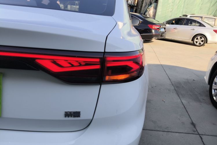 吉利汽车 帝豪 2023款 第4代冠军版 1.5L CVT尊贵型车身外观9