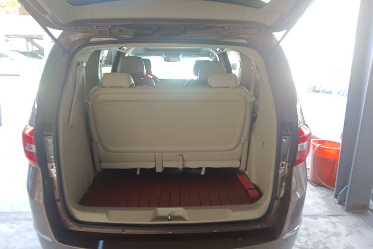 别克GL8 2018款 28T 豪华型 国VI机舱底盘23