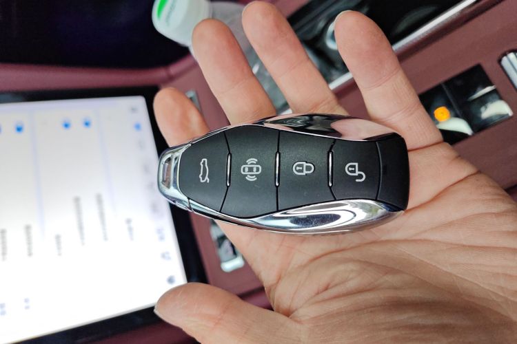 红旗H5 2025款 2.0T 自动旗畅版中控内饰11