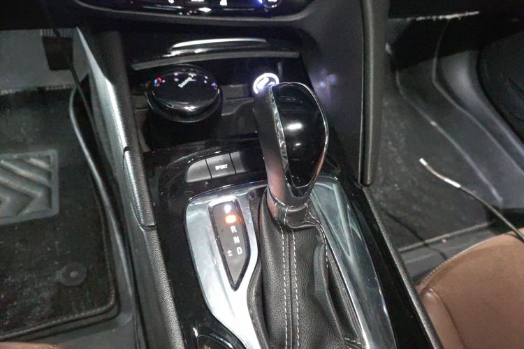 别克 君威 2017款 20T 精英型局部细节18