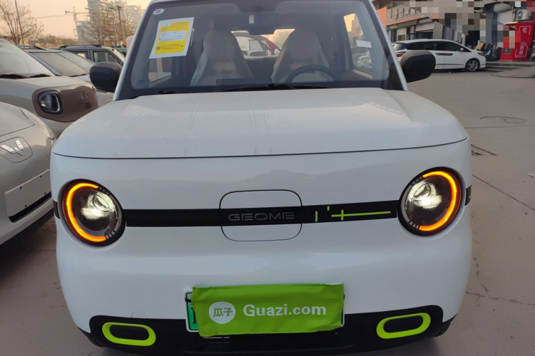 吉利银河 熊猫 2025款 210km 元气熊车身外观2