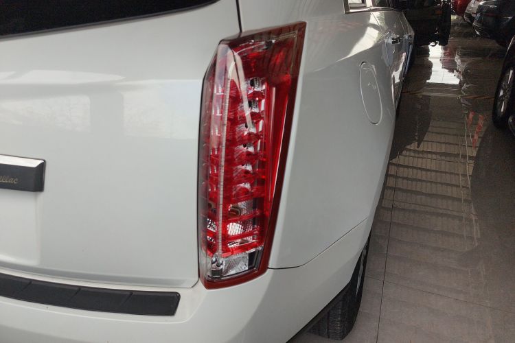 凯迪拉克SRX 2015款 3.0L 精英型车身外观9