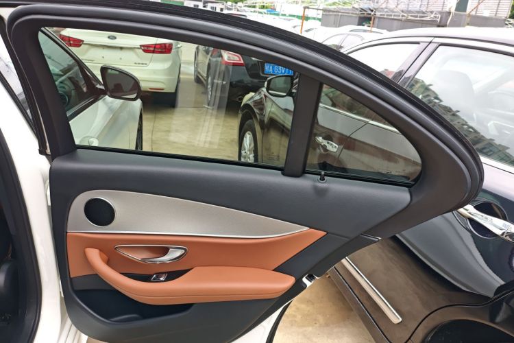 奔驰E级 2017款 E 200 运动型 4MATIC中控内饰45