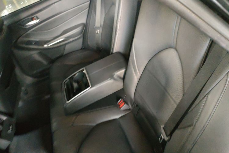 丰田 亚洲龙 2021款 2.5L 豪华版中控内饰7004