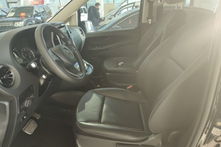 奔驰 威霆 2021款 2.0T 精英版 7座局部细节19