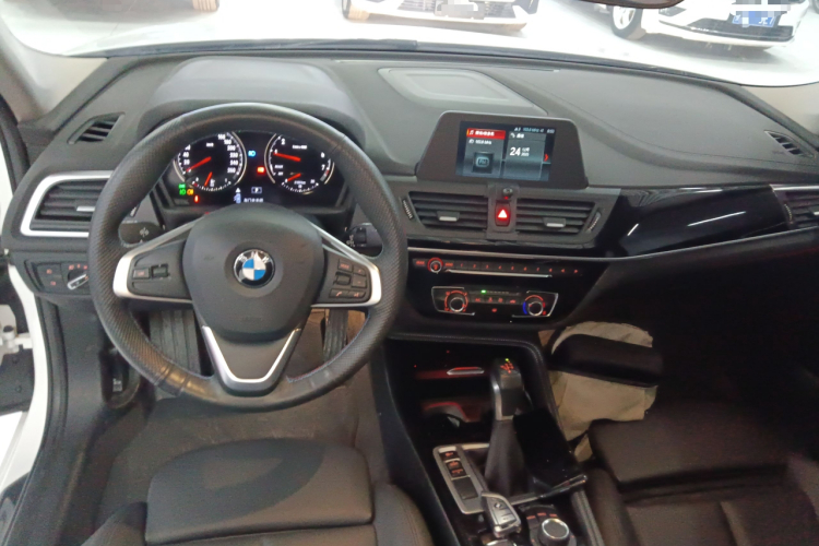 宝马1系 2018款 118i 运动型中控内饰12