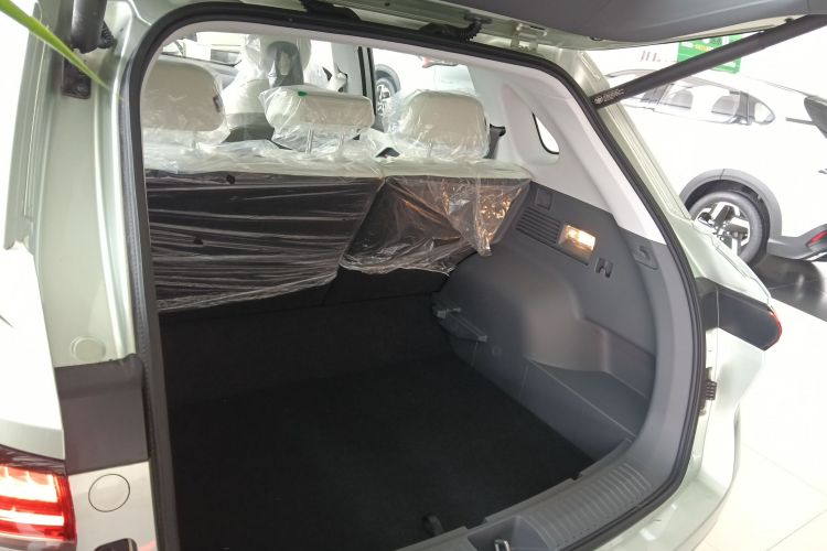 奔腾 悦意03 2025款 565km 臻享版机舱底盘23