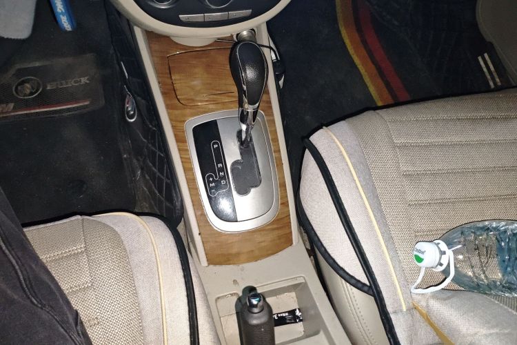 别克 凯越 2015款 1.5L 自动经典型中控内饰18