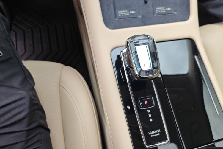 鸿蒙智行 问界M7 2024款 1.5T 后驱Plus版 5座中控内饰18