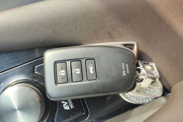 雷克萨斯RX 2020款 改款 450hL 四驱典雅版7座中控内饰11