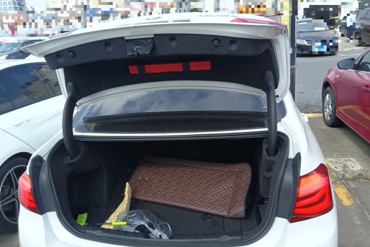 宝马3系 2018款 320Li 时尚型机舱底盘23