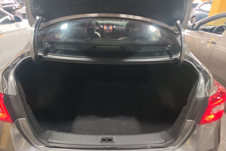 日产 轩逸 2019款 经典 1.6XE CVT舒适版机舱底盘23