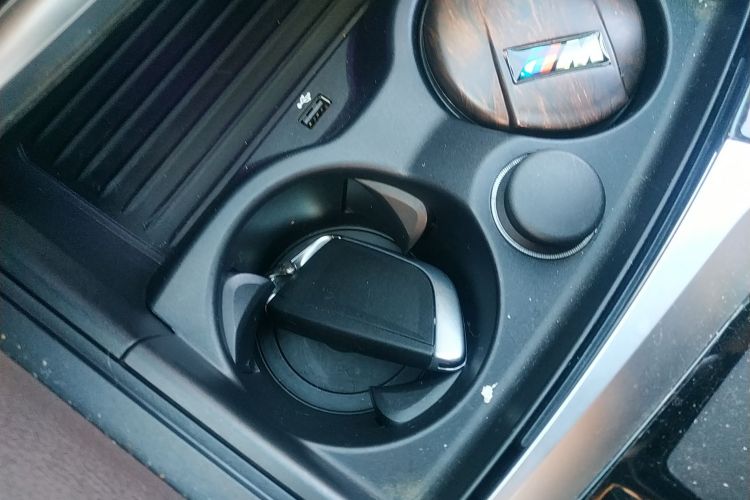 宝马5系 2019款 525Li M运动套装中控内饰7001