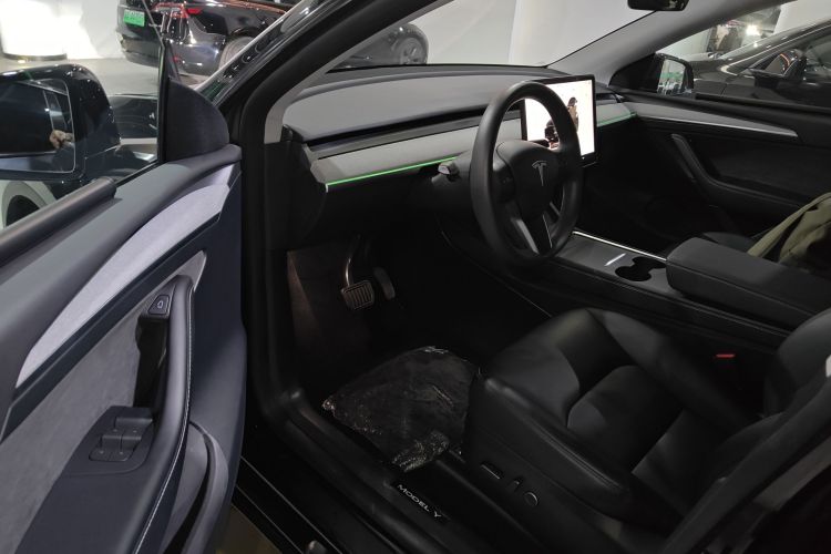 特斯拉 Model Y 2024款 后轮驱动版中控内饰7003