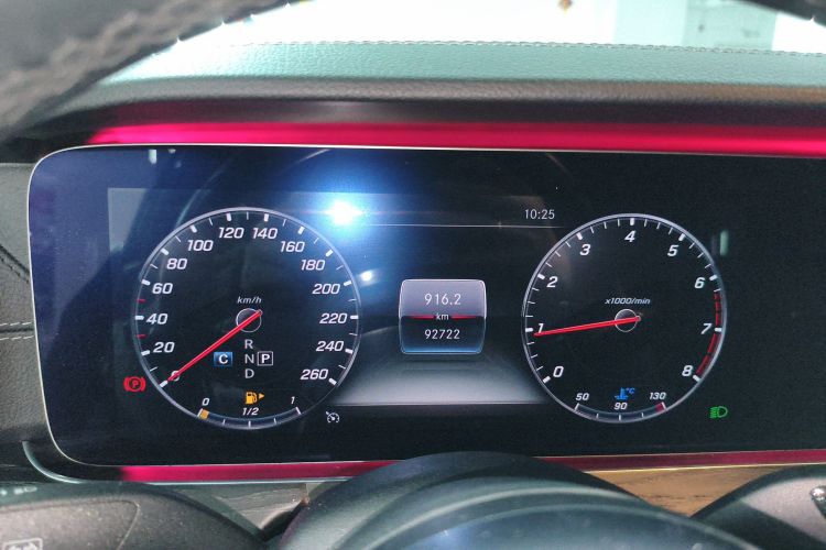 奔驰E级 2019款 改款 E 300 L 运动时尚型中控内饰14