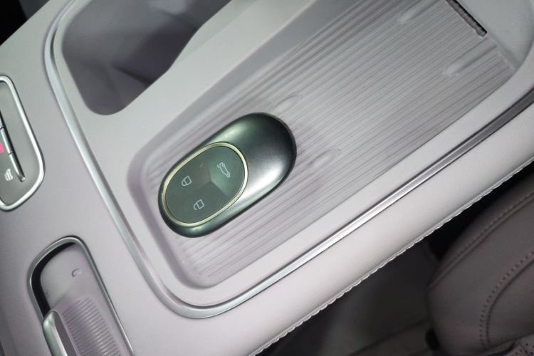 蔚来EC6 2023款 75kWh中控内饰11