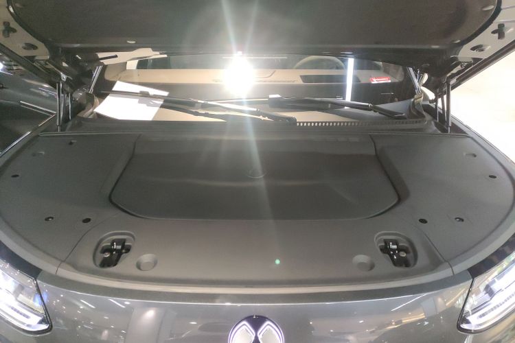 腾势N9 2025款 尊荣型机舱底盘24