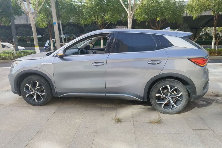 比亚迪 元PLUS 2023款 冠军版 510KM 领先型车身外观4