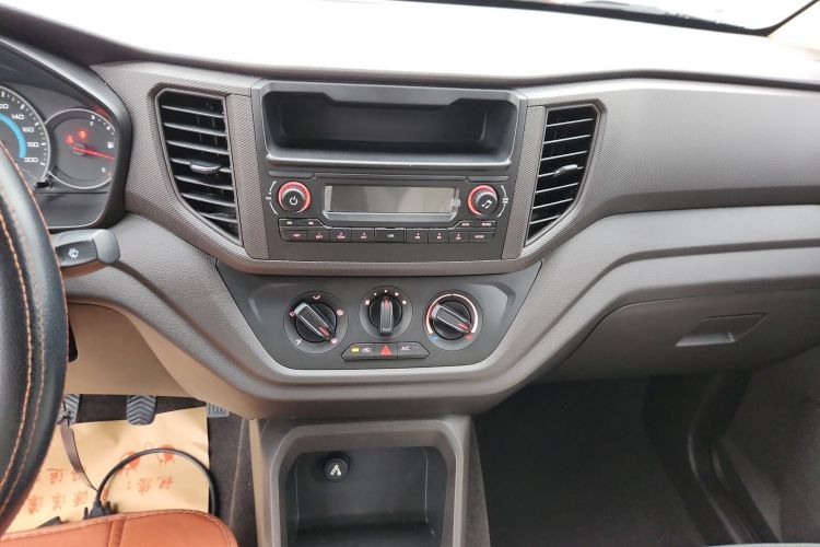 五菱汽车 五菱宏光V 2019款 1.5L劲享版国VI LAR中控内饰16