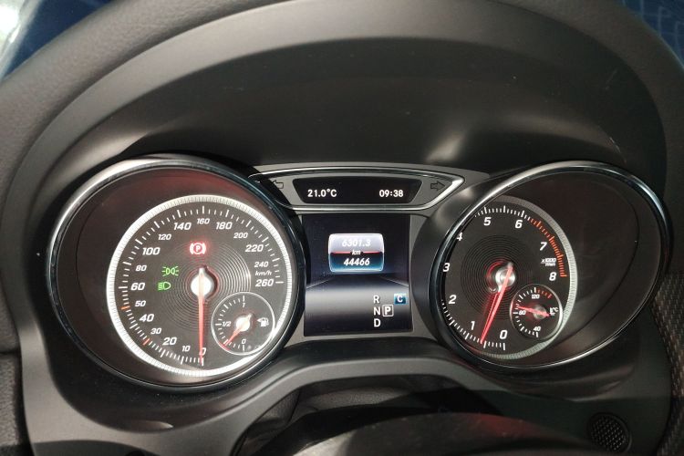 奔驰GLA 2019款 GLA 200 时尚型中控内饰14