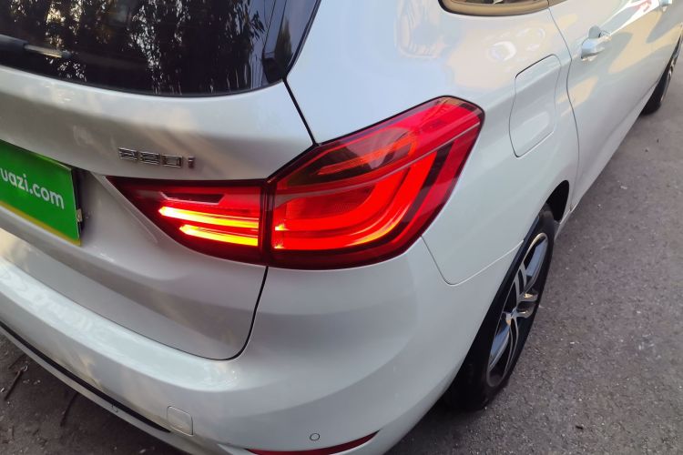 宝马2系旅行车(进口) 2015款 218i 运动设计套装车身外观9