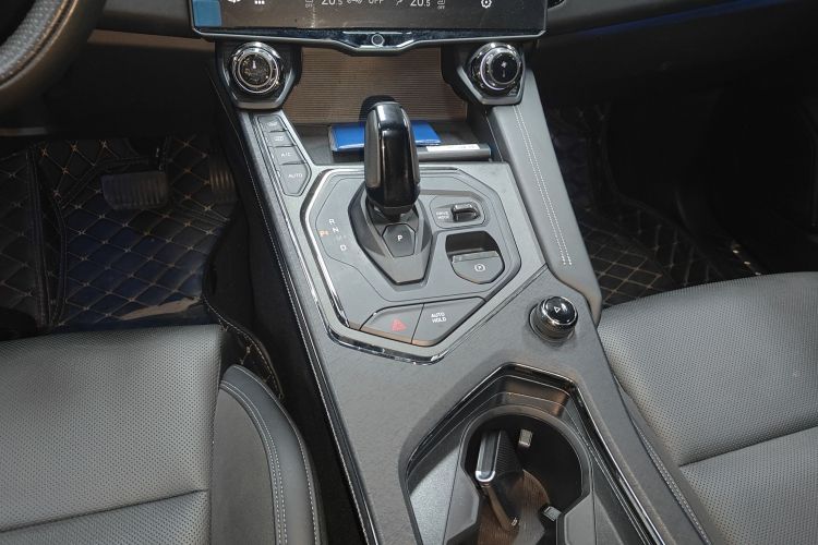 领克01 EM-P 2021款 1.5TD PHEV Halo中控内饰18