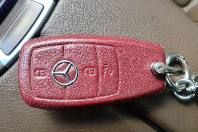 奔驰E级 2022款 改款二 E 260 L中控内饰11