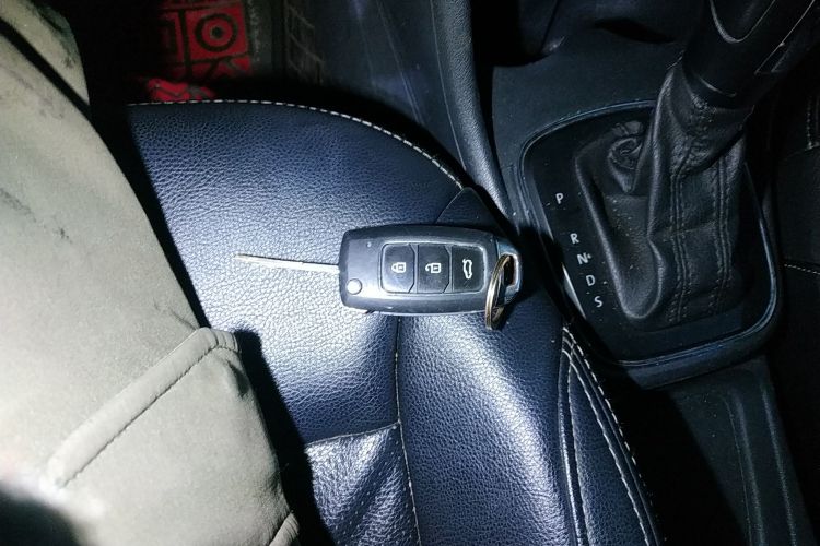 大众 Polo 2016款 1.4L 自动风尚型中控内饰7001