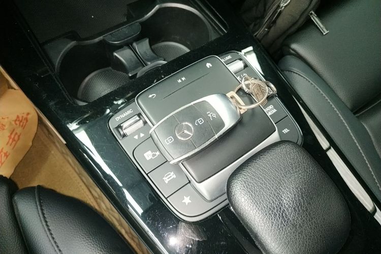 奔驰A级 2020款 改款 A 200 L 运动轿车动感型中控内饰11