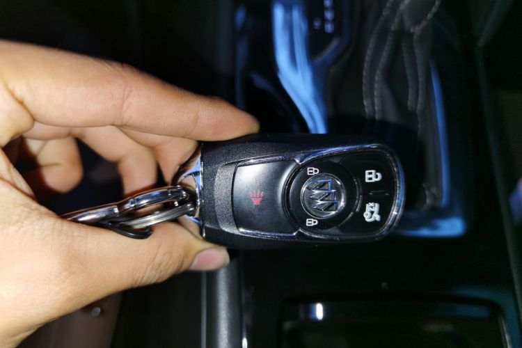 别克 君威 2019款 20T 精英型 国VI中控内饰11