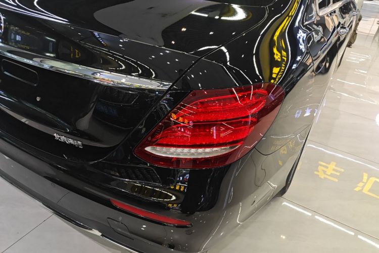 奔驰E级 2020款 改款 E 300 L 运动时尚型车身外观9