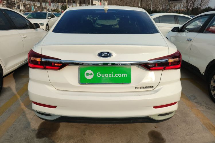 福特 福睿斯 2021款 1.5L 自动黄金版车身外观6