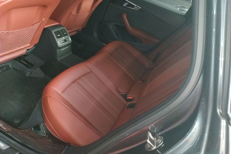 奥迪A4L 2024款 40 TFSI 豪华动感型(星夜版)中控内饰7004