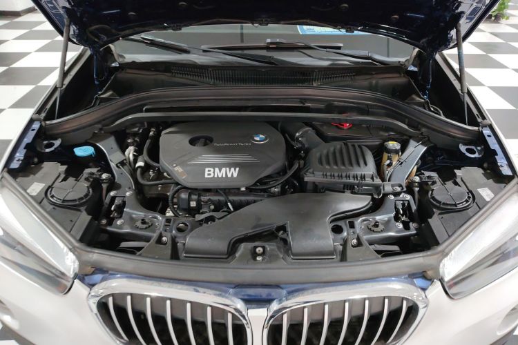 宝马X1 2019款 sDrive18Li 时尚型机舱底盘24