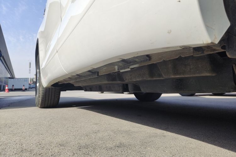 丰田 汉兰达 2023款 2.5L智能电混双擎两驱精英版 5座局部细节9002