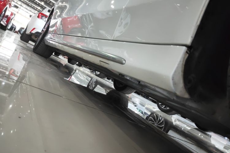 奔驰C级 2019款 C 180 L 时尚型运动版局部细节9001