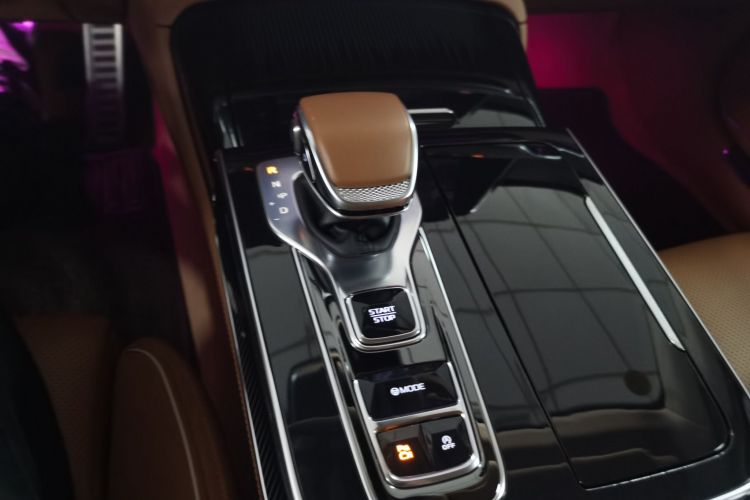 红旗H9 2024款 2.0T 旗畅 私享风尚版中控内饰18