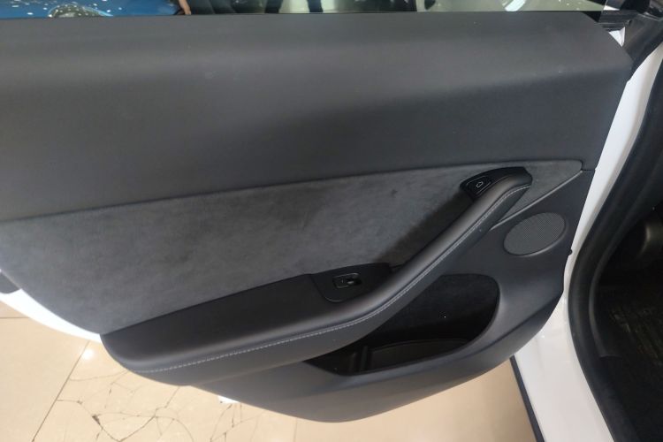 特斯拉 Model Y 2022款 改款 长续航全轮驱动版中控内饰7008