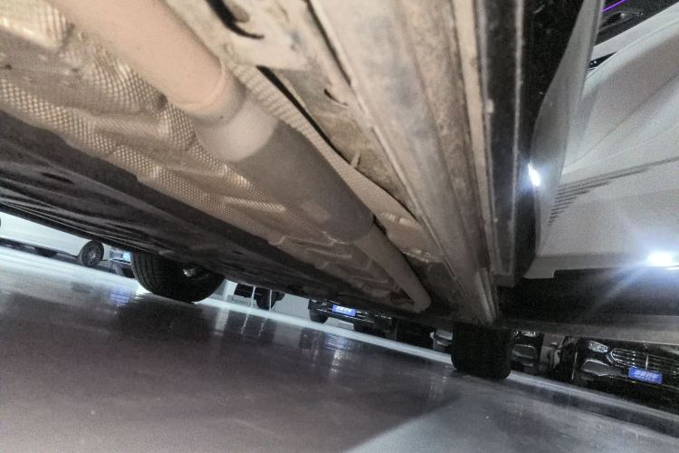 腾势D9 2024款 DM-i 980 四驱旗舰型局部细节9001