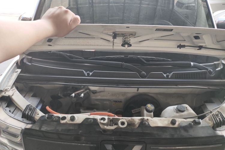 五菱汽车 宏光MINIEV 2022款 GAMEBOY 300km 玩咖款 磷酸铁锂机舱底盘24