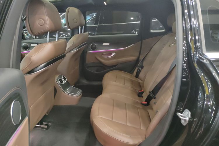 奔驰E级 2023款 改款 E 300 L 运动时尚型中控内饰21